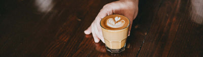 Flat White » Definition & Zubereitung [inkl.Video-Anleitung]