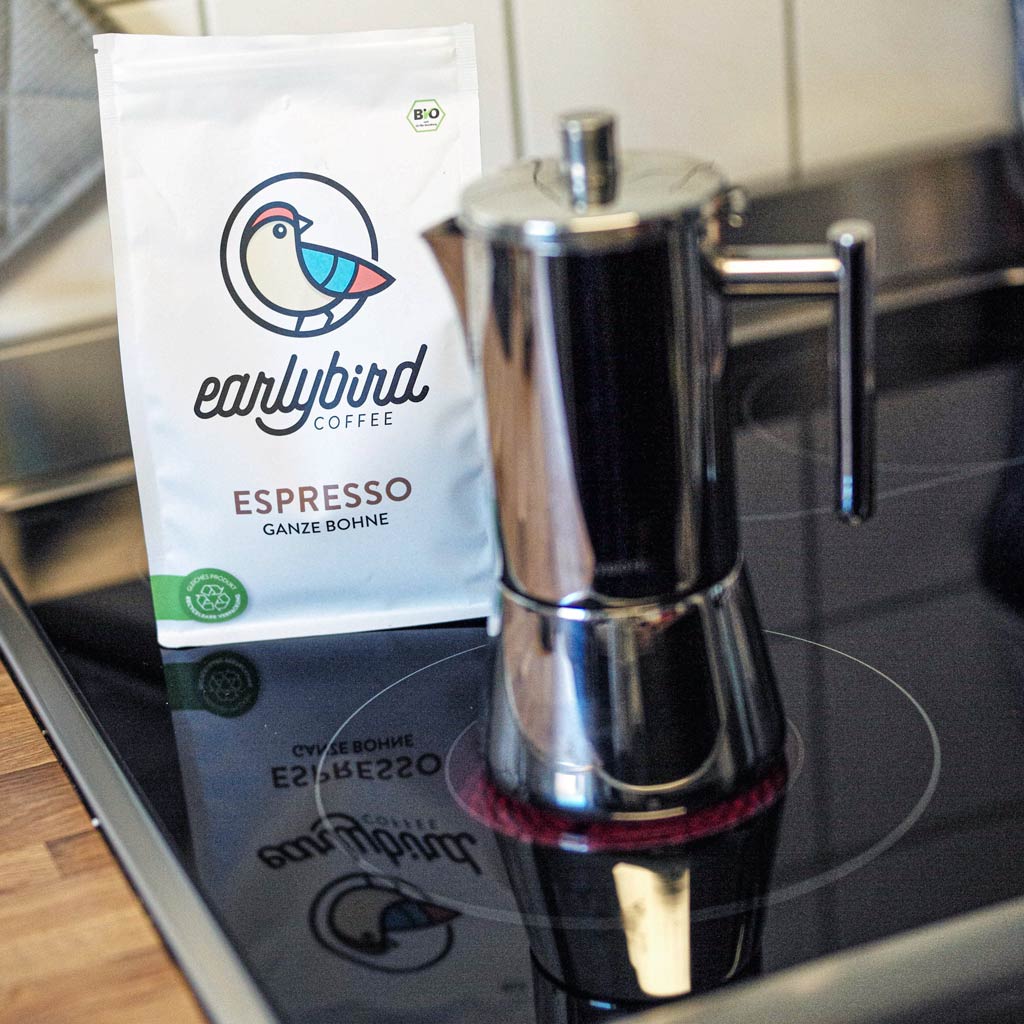 Bio Espresso von earlybird coffee im Herdkännchen zubereitet