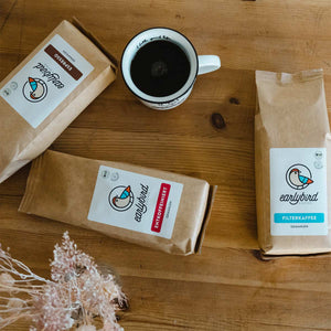250g Kaffeepackungen von earlybird coffee: earlybird Filterkaffee, earlybird Espresso, earlybird Entkoffeiniert